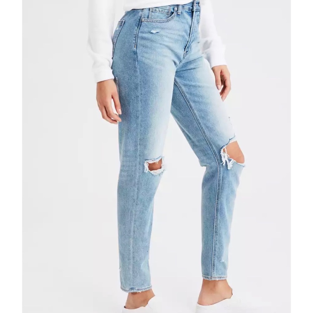 American Eagle AE Ripped Mom Jeans Size 4 Cool Classic
